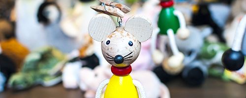 An easy story for beginning ESL students called The Country Mouse and the Town Mouse