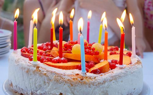 An easy story for beginning ESL students called A Birthday Cake